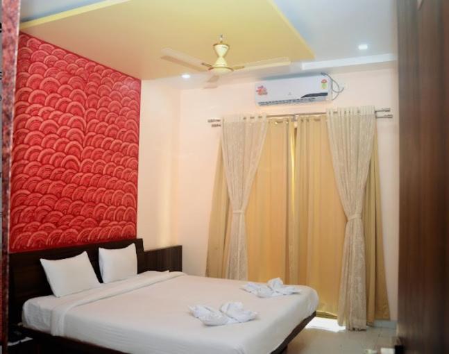 Hotel Swamiraj Indapur  Экстерьер фото