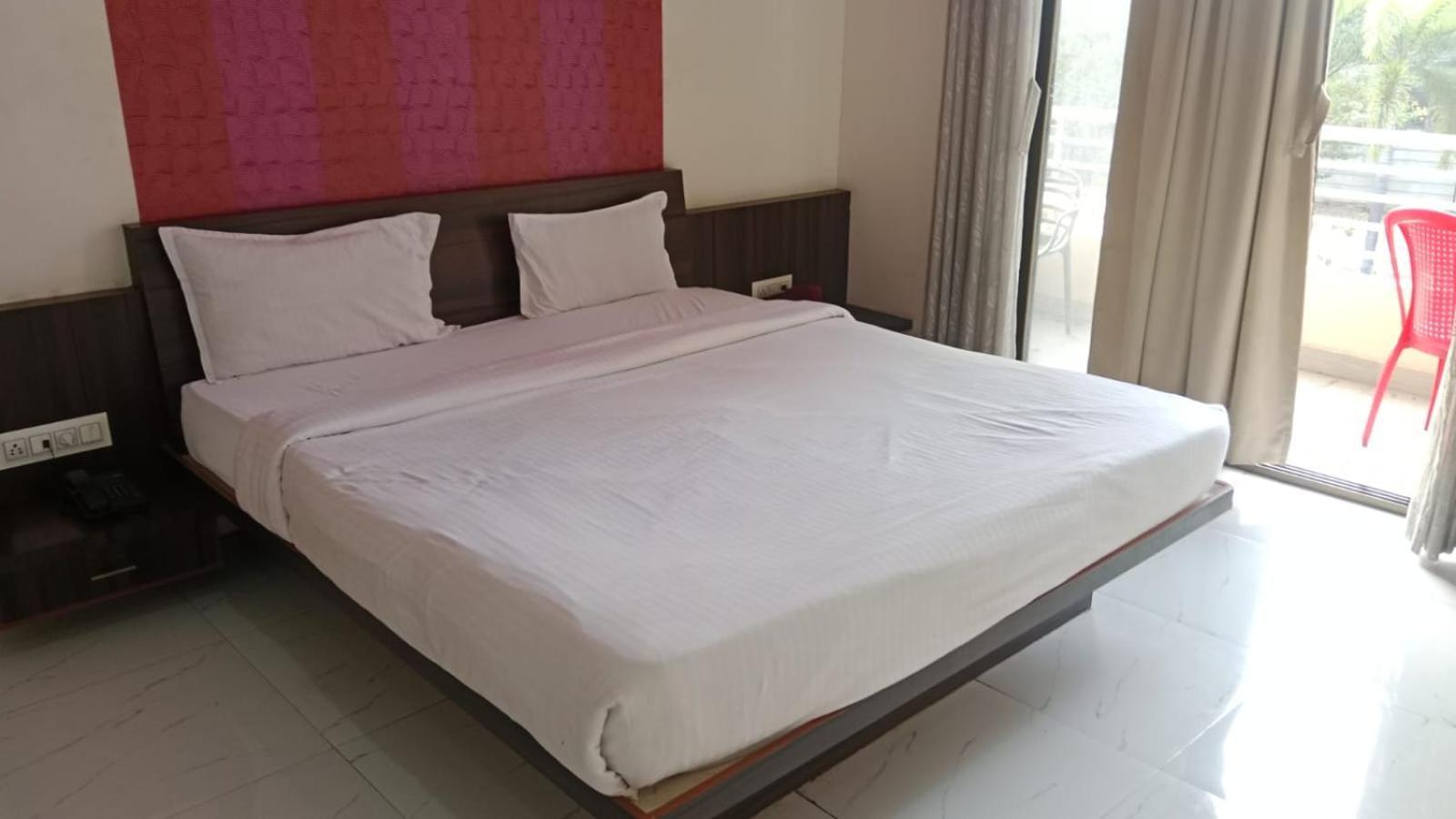 Hotel Swamiraj Indapur  Экстерьер фото